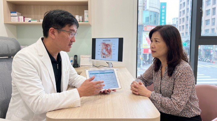 專業醫師解說雷射術前必須注意的各項關鍵點 顯微鏡下觀察健康角質層是雷射術前評估標準 圖表列出雷射術前一週應停用的酸類保養產品