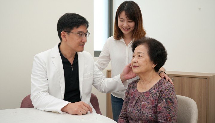 [ALT_DESCRIPTION]診所室內醫師諮詢埋線拉提維持多久[/ALT_DESCRIPTION] [ALT_DESCRIPTION]醫美線材材質對比埋線拉提維持多久[/ALT_DESCRIPTION] [ALT_DESCRIPTION]術後臉部緊緻效果埋線拉提維持多久[/ALT_DESCRIPTION]